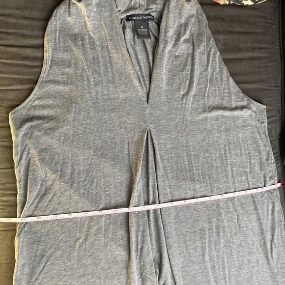 Chelsea and Theodore rayon sleeveless v-neck top size M - Picture 5 of 6